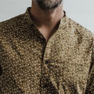 Taylor Stitch Short Sleeve Bandit In fatique Brown Mini Floral  Size XL